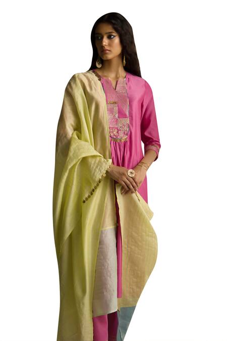 Buy Charkhee Pink Kurta And Dupatta Chanderi Embroidered Zari Notched Bodice Pant Set Online at Aza Fashions Buy_Charkhee_Pink Kurta And Dupatta Chanderi Embroidered Zari Notched Bodice Pant Set _Online_at_Aza_Fashions