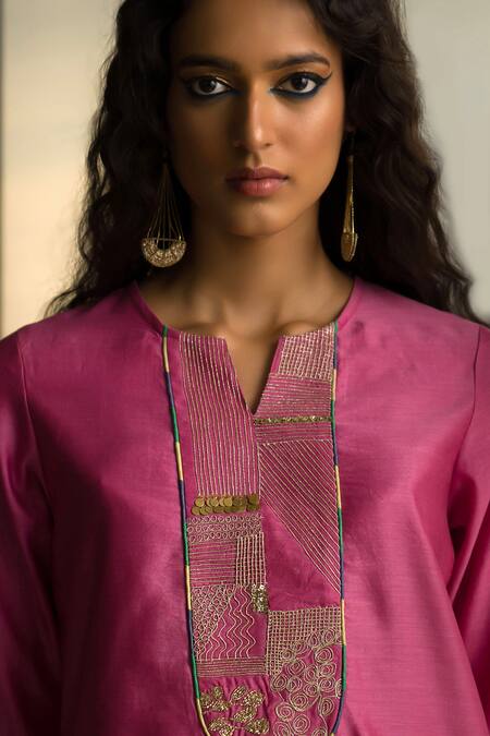 Shop Charkhee Pink Kurta And Dupatta Chanderi Embroidered Zari Notched Bodice Pant Set Online at Aza Fashions Shop_Charkhee_Pink Kurta And Dupatta Chanderi Embroidered Zari Notched Bodice Pant Set _Online_at_Aza_Fashions