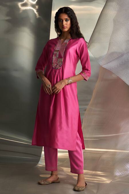 Buy Charkhee Pink Kurta And Dupatta Chanderi Embroidered Zari Notched Bodice Pant Set Buy_Charkhee_Pink Kurta And Dupatta Chanderi Embroidered Zari Notched Bodice Pant Set