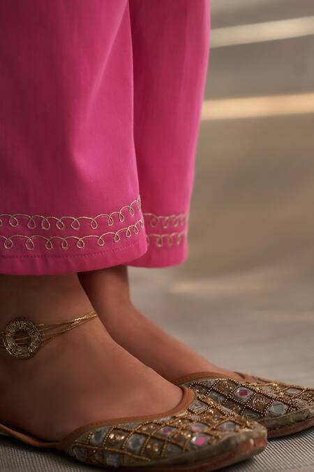 Shop Charkhee Pink Kurta And Dupatta Chanderi Embroidered Zari Notched Bodice Pant Set Shop_Charkhee_Pink Kurta And Dupatta Chanderi Embroidered Zari Notched Bodice Pant Set