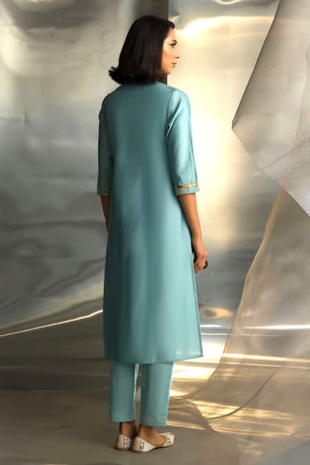 Shop Charkhee Blue Kurta And Dupatta Chanderi Embroidered Zari Notched Bodice Pant Set at Aza Fashions Shop_Charkhee_Blue Kurta And Dupatta Chanderi Embroidered Zari Notched Bodice Pant Set _at_Aza_Fashions