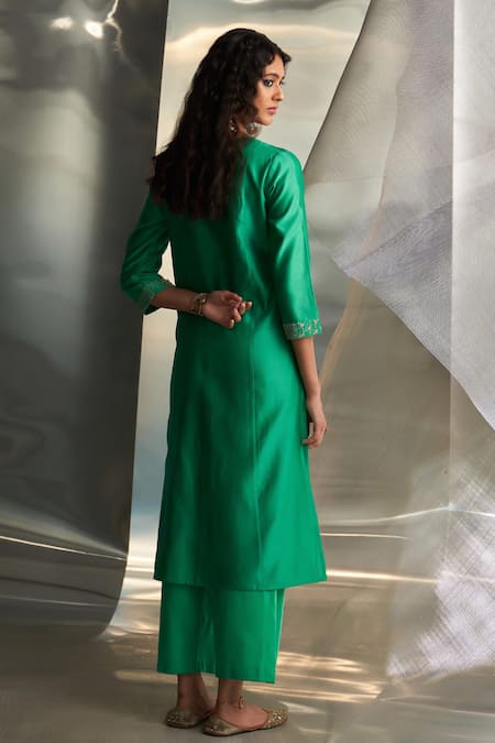 Charkhee Green Kurta And Dupatta Chanderi Embroidered Zari Egyptian Pattern Pant Set Online at Aza Fashions Charkhee_Green Kurta And Dupatta Chanderi Embroidered Zari Egyptian Pattern Pant Set _Online_at_Aza_Fashions