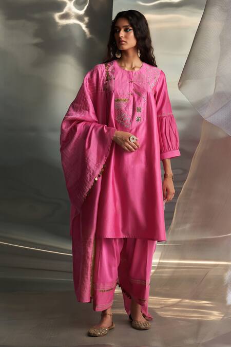 Buy Charkhee Pink Kurta And Dupatta Chanderi Embroidered Zari Egyptian Pattern Pant Set Online at Aza Fashions Buy_Charkhee_Pink Kurta And Dupatta Chanderi Embroidered Zari Egyptian Pattern Pant Set _Online_at_Aza_Fashions