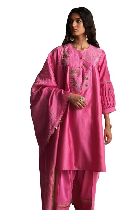 Shop Charkhee Pink Kurta And Dupatta Chanderi Embroidered Zari Egyptian Pattern Pant Set Online at Aza Fashions Shop_Charkhee_Pink Kurta And Dupatta Chanderi Embroidered Zari Egyptian Pattern Pant Set _Online_at_Aza_Fashions