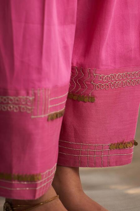 Buy Charkhee Pink Kurta And Dupatta Chanderi Embroidered Zari Egyptian Pattern Pant Set Buy_Charkhee_Pink Kurta And Dupatta Chanderi Embroidered Zari Egyptian Pattern Pant Set