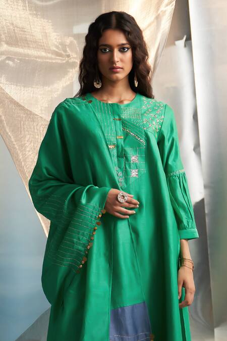 Charkhee Green Kurta And Dupatta Chanderi Embroidered Zari Egyptian Pattern Pant Set Online at Aza Fashions Charkhee_Green Kurta And Dupatta Chanderi Embroidered Zari Egyptian Pattern Pant Set _Online_at_Aza_Fashions