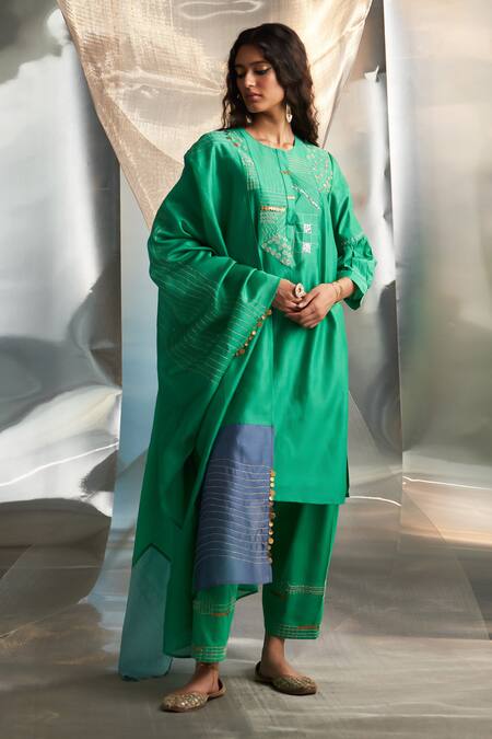 Shop Charkhee Green Kurta And Dupatta Chanderi Embroidered Zari Egyptian Pattern Pant Set Online at Aza Fashions Shop_Charkhee_Green Kurta And Dupatta Chanderi Embroidered Zari Egyptian Pattern Pant Set _Online_at_Aza_Fashions