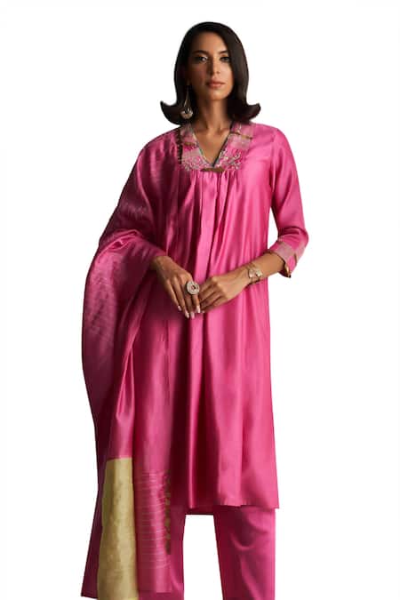Buy Charkhee Pink Kurta And Dupatta Chanderi Embroidered Zari V-neck Placement Pant Set Online at Aza Fashions Buy_Charkhee_Pink Kurta And Dupatta Chanderi Embroidered Zari V-neck Placement Pant Set _Online_at_Aza_Fashions