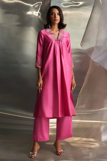 Shop Charkhee Pink Kurta And Dupatta Chanderi Embroidered Zari V-neck Placement Pant Set Online at Aza Fashions Shop_Charkhee_Pink Kurta And Dupatta Chanderi Embroidered Zari V-neck Placement Pant Set _Online_at_Aza_Fashions