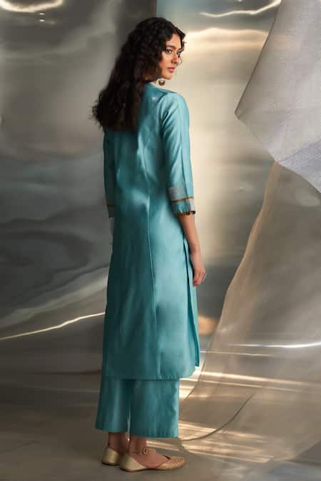 Shop Charkhee Blue Kurta And Dupatta Chanderi Embroidered Zari V-neck Placed Pant Set at Aza Fashions Shop_Charkhee_Blue Kurta And Dupatta Chanderi Embroidered Zari V-neck Placed Pant Set _at_Aza_Fashions