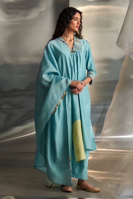 Buy Charkhee Blue Kurta And Dupatta Chanderi Embroidered Zari V-neck Placed Pant Set Online at Aza Fashions Buy_Charkhee_Blue Kurta And Dupatta Chanderi Embroidered Zari V-neck Placed Pant Set _Online_at_Aza_Fashions