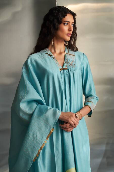 Buy Charkhee Blue Kurta And Dupatta Chanderi Embroidered Zari V-neck Placed Pant Set Buy_Charkhee_Blue Kurta And Dupatta Chanderi Embroidered Zari V-neck Placed Pant Set