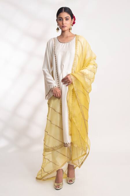 Chhaya Mehrotra_Ivory Zari Round Neck Kanak Zardozi Embroidered Kurta And Pant Set _Online_at_Aza_Fashions