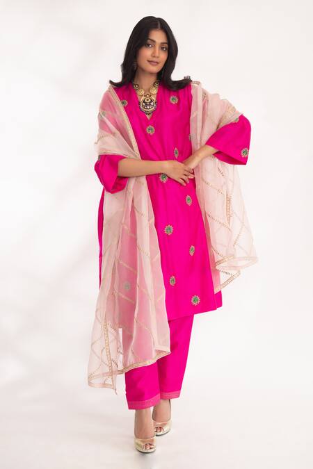 Chhaya Mehrotra_Magenta Voile Zari V-neck Devya Peacock Embroidered Kurta And Pant Set _Online_at_Aza_Fashions
