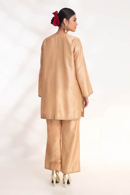 Shop Chhaya Mehrotra Beige Zari Keyhole Neck Aavya Zardozi Work Kurta And Pant Set at Aza Fashions Shop_Chhaya Mehrotra_Beige Zari Keyhole Neck Aavya Zardozi Work Kurta And Pant Set _at_Aza_Fashions
