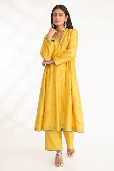 Chhaya Mehrotra Iya Embroidered Kurta & Pant Set 