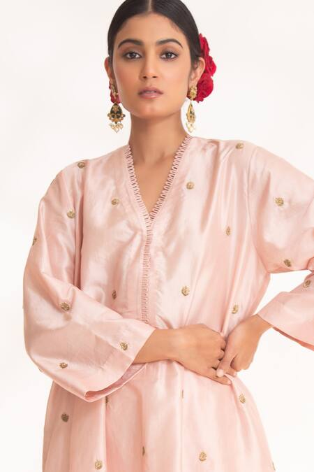 Chhaya Mehrotra Pink Silk Embroidery V-neck Ojal Floral Kurta And Pant Set at Aza Fashions Chhaya Mehrotra_Pink Silk Embroidery V-neck Ojal Floral Kurta And Pant Set _at_Aza_Fashions