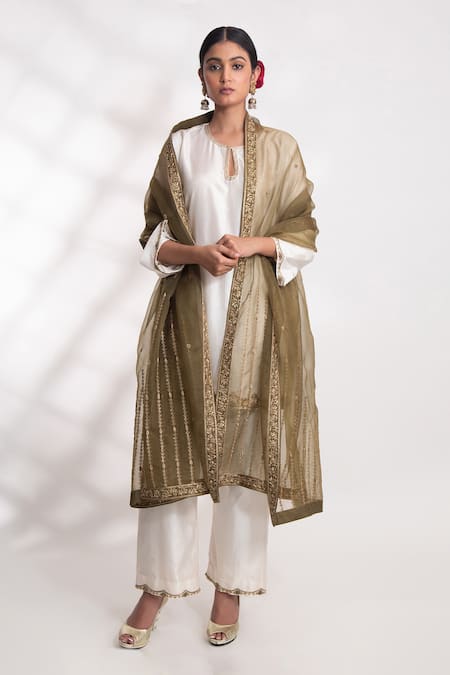 Shop Chhaya Mehrotra Green Silk Organza Embroidery Madra Hand Dupatta at Aza Fashions Shop_Chhaya Mehrotra_Green Silk Organza Embroidery Madra Hand Dupatta _at_Aza_Fashions