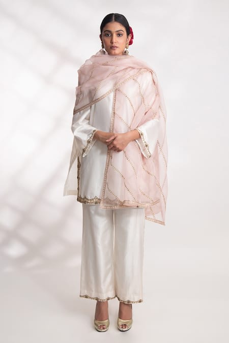 Shop Chhaya Mehrotra Pink Silk Organza Embroidery Adya Hand Dupatta at Aza Fashions Shop_Chhaya Mehrotra_Pink Silk Organza Embroidery Adya Hand Dupatta _at_Aza_Fashions