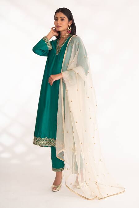 Shop Chhaya Mehrotra Ivory Silk Organza Embroidery Vanika Hand Dupatta at Aza Fashions Shop_Chhaya Mehrotra_Ivory Silk Organza Embroidery Vanika Hand Dupatta _at_Aza_Fashions