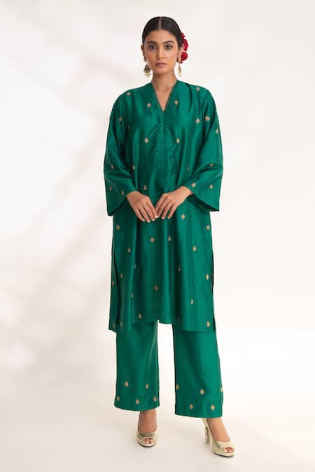 Chhaya Mehrotra Green Bangalore Silk Hand Embroidered Floral V Ojal Straight Kurta With Pant 