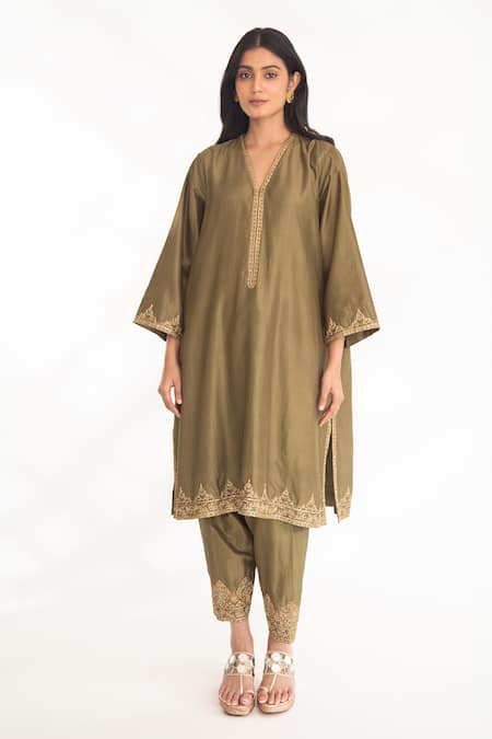 Chhaya Mehrotra Green Bangalore Silk Hand Embroidered Floral V Neck Satya Kurta With Salwar 