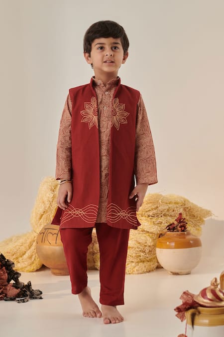 CUTE COUTURE Embroidered Bundi Kurta Set 