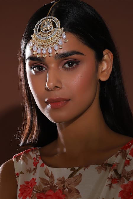 Ruby Raang Floral Carved Maangtikka 
