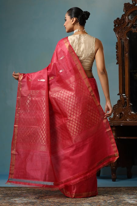 Shop Dusala Peach Kota Doria Orchid Fish Motif Handwoven Saree With Running Blouse Piece at Aza Fashions Shop_Dusala_Peach Kota Doria Orchid Fish Motif Handwoven Saree With Running Blouse Piece _at_Aza_Fashions