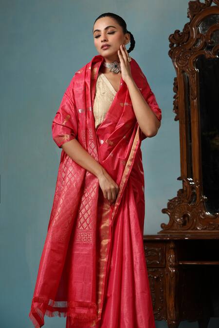 Dusala Peach Kota Doria Orchid Fish Motif Handwoven Saree With Running Blouse Piece Online at Aza Fashions Dusala_Peach Kota Doria Orchid Fish Motif Handwoven Saree With Running Blouse Piece _Online_at_Aza_Fashions
