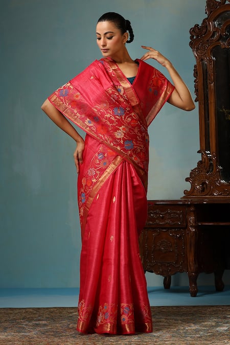 DUSALA Carnation Floral Motif Handwoven Saree With Running Blouse Piece 