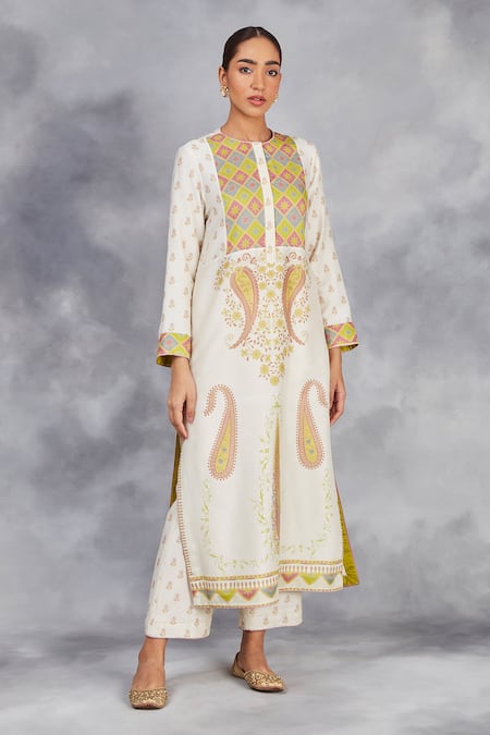 Sue Mue_Off White Handloom Cotton, Silk Embroidery, Piping, Paisley Print Kurta Pant Set _at_Aza_Fashions