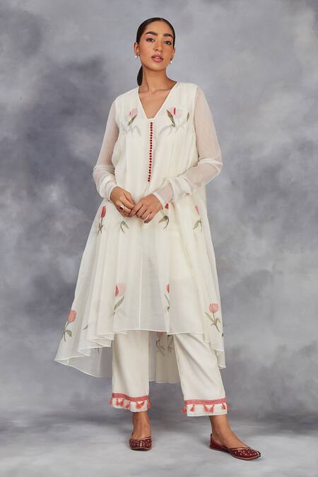 Sue Mue Off White Chanderi, , Handloom Handwoven Hand Painted Anarkali Set at Aza Fashions Sue Mue_Off White Chanderi, , Handloom Handwoven Hand Painted Anarkali Set _at_Aza_Fashions