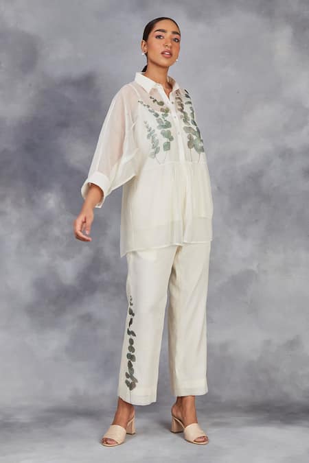 Sue Mue_Off White Chanderi Collared Hand Painted Peplum Top With Pant _at_Aza_Fashions
