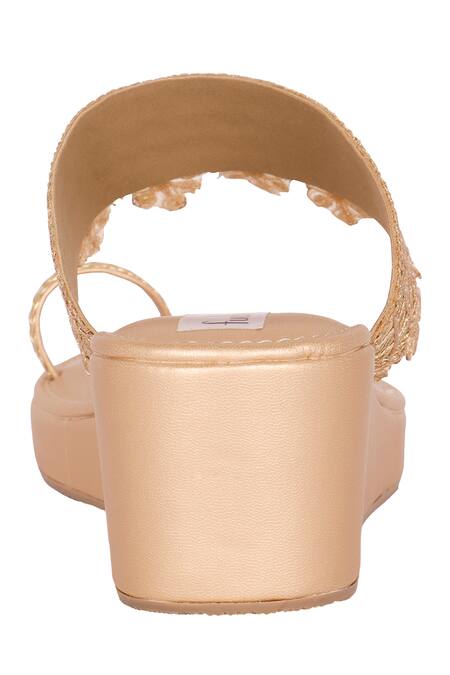 Buy_Fuchsia by aashaka mehta_Gold Embroidery, Sequins Mist Strap Kolhapuri Wedges _Online_at_Aza_Fashions