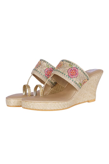 Shop_Fuchsia by aashaka mehta_Gold Embroidery Floral Elegance Kolhapuri Wedges _at_Aza_Fashions