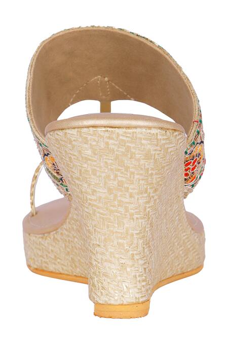 Buy_Fuchsia by aashaka mehta_Gold Embroidery Floral Elegance Kolhapuri Wedges _Online_at_Aza_Fashions