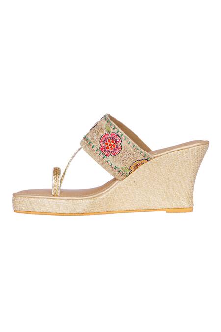 Shop_Fuchsia by aashaka mehta_Gold Embroidery Floral Elegance Kolhapuri Wedges _Online_at_Aza_Fashions