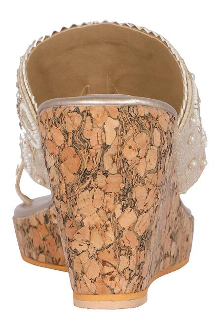 Buy_Fuchsia by aashaka mehta_Gold Embroidery, Sequins Glam Zardozi Kolhapuri Wedges _Online_at_Aza_Fashions