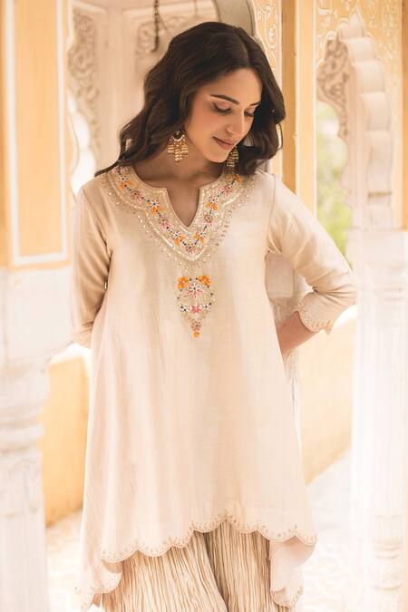 Surbhi Shah_Silver Chanderi, Cotton Embroidery Collared Floral Yoke Kurta Set _Online_at_Aza_Fashions
