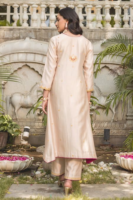 Surbhi Shah Banarasi Chanderi Embroidered Kurta & Pant Set 