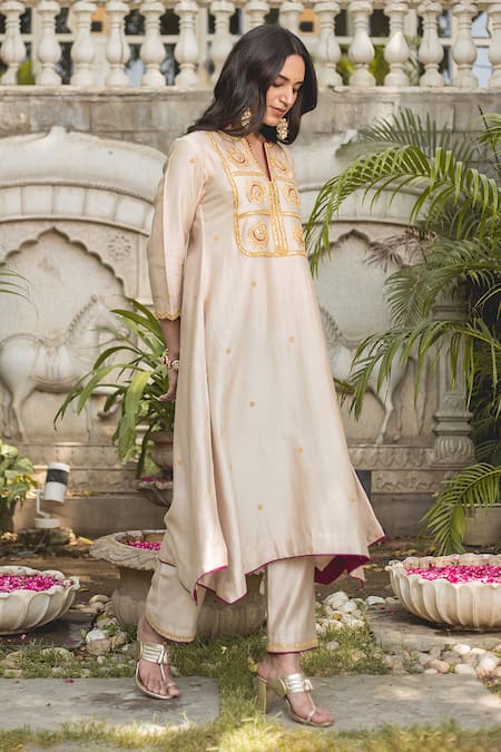 Buy_Surbhi Shah_Beige Chanderi, Kota Doria Lace, Embroidery, Tassels Banarasi Kurta And Pant Set _Online_at_Aza_Fashions
