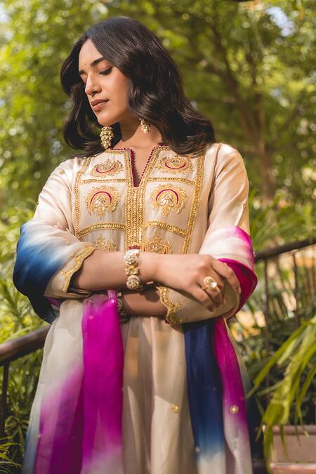 Buy_Surbhi Shah_Beige Chanderi, Kota Doria Lace, Embroidery, Tassels Banarasi Kurta And Pant Set 