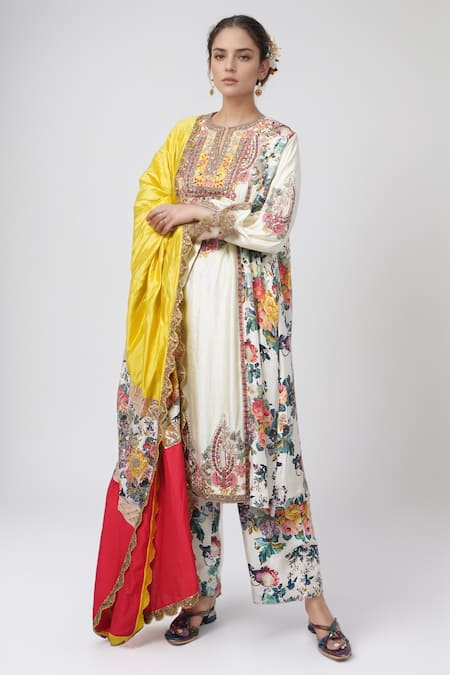 Debyani + Co Ivory Printed Floral Notched And Embroidered Kurta Set 