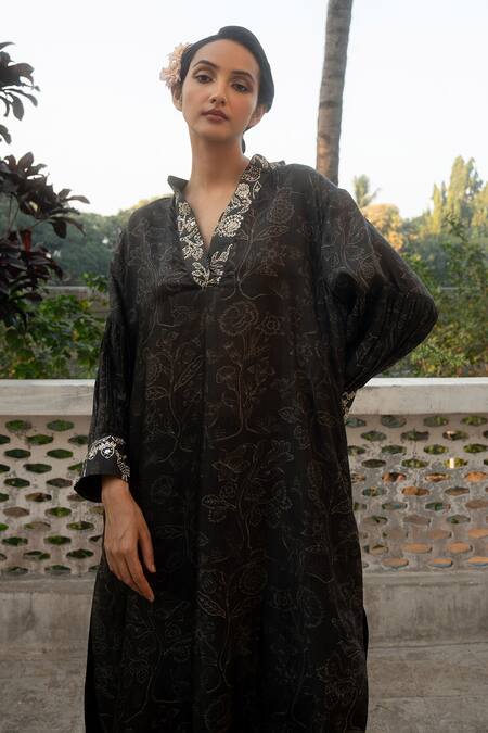 Paulmi And Harsh_Black Silk Embroidery Mandarin Collar Deer Ecstasy Print Kurta With Pant _at_Aza_Fashions