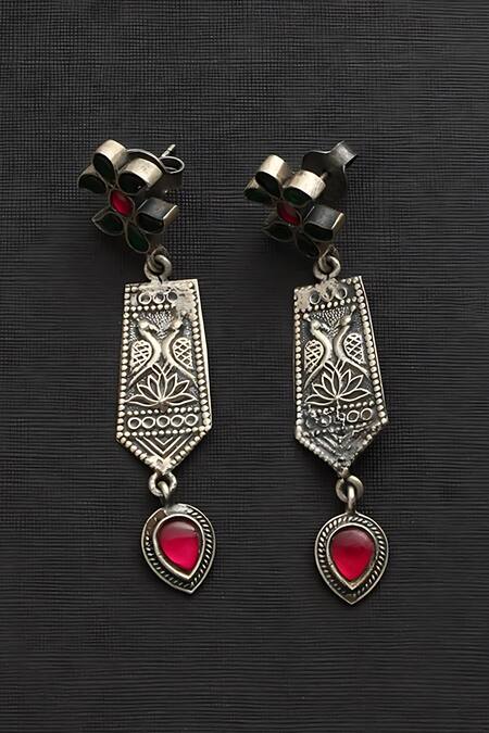 Mero Jewellery_Green Kundan Studded Carved Dangler Earrings _Online_at_Aza_Fashions