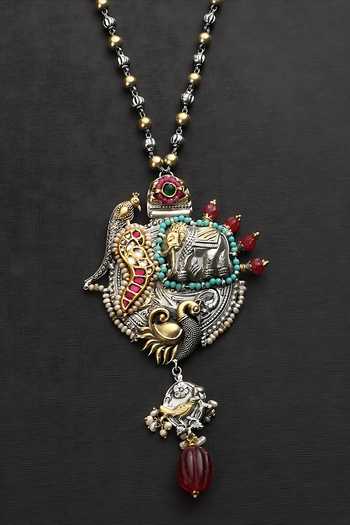 Mero Jewellery_Multi Color Kundan And Pearl Embellished Pendant Necklace_Online_at_Aza_Fashions