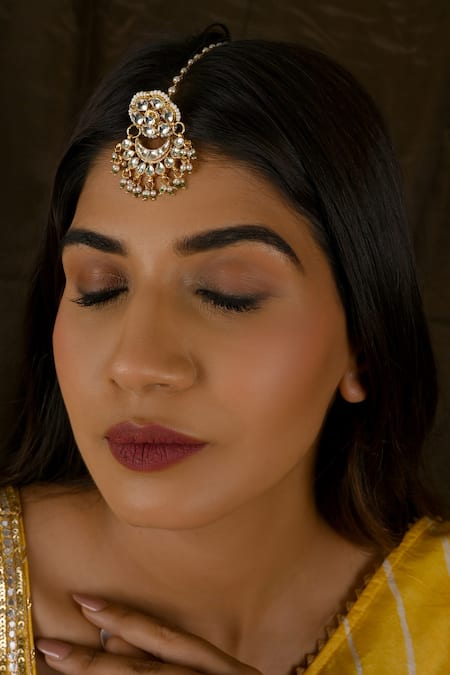 Namasya Pearl Embellished Maangtikka 