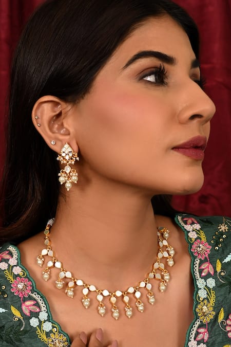 Namasya Mother Of Pearl Embellished Necklace Set 