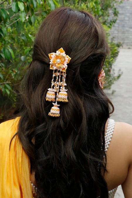 Vaidaan Gopi Floral Shaped Hair Accessories 